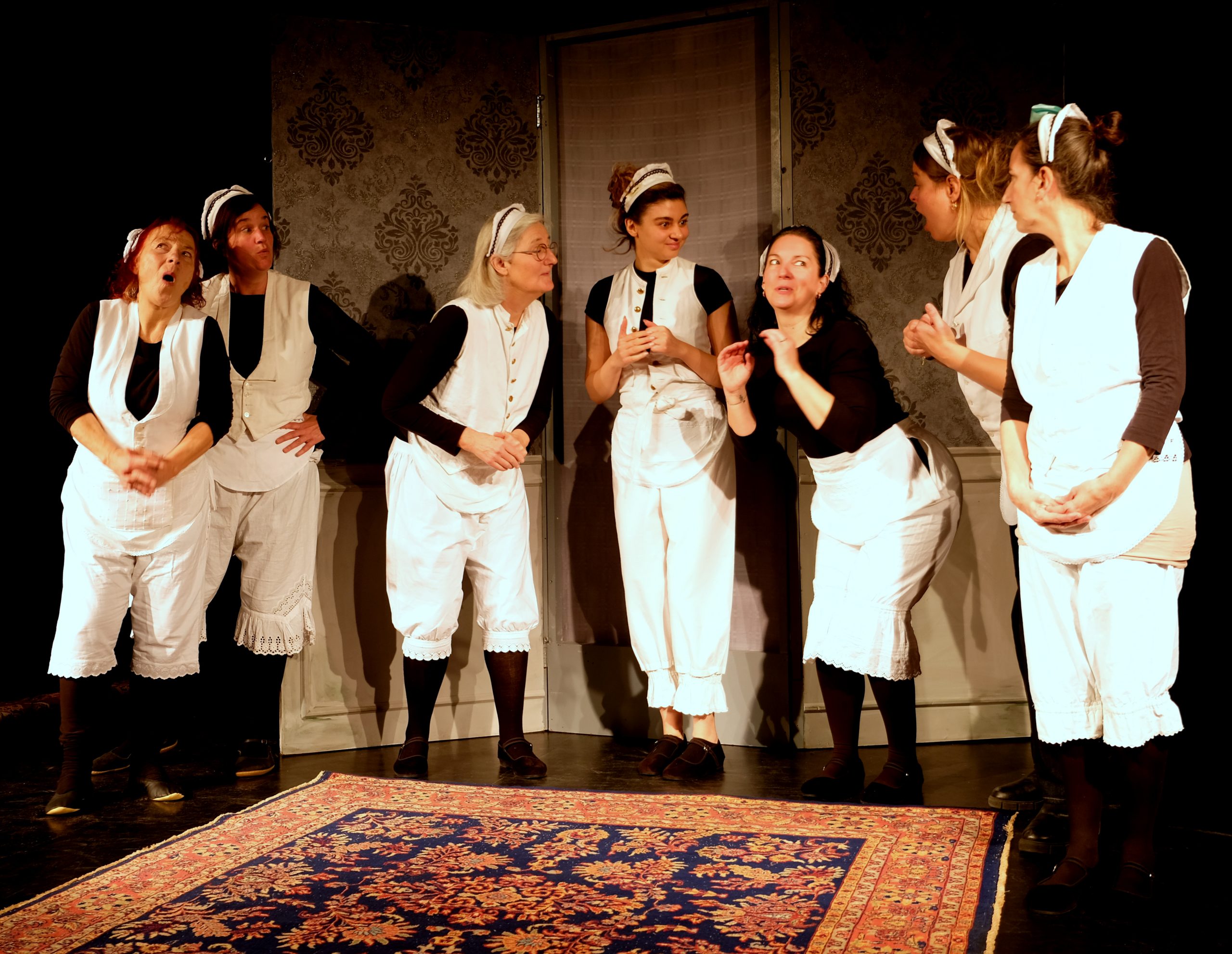 Szenenfoto - die DramenDamen im Kostüm